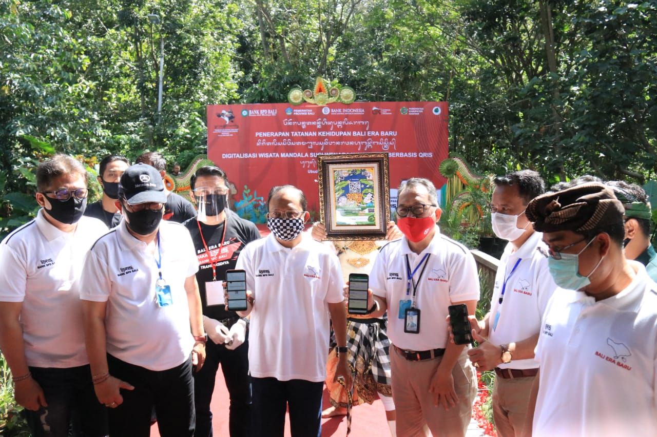 podiumnews.com-Gubernur Koster Apresiasi Monkey Forest Tak Gunakan Berbahan Plastik